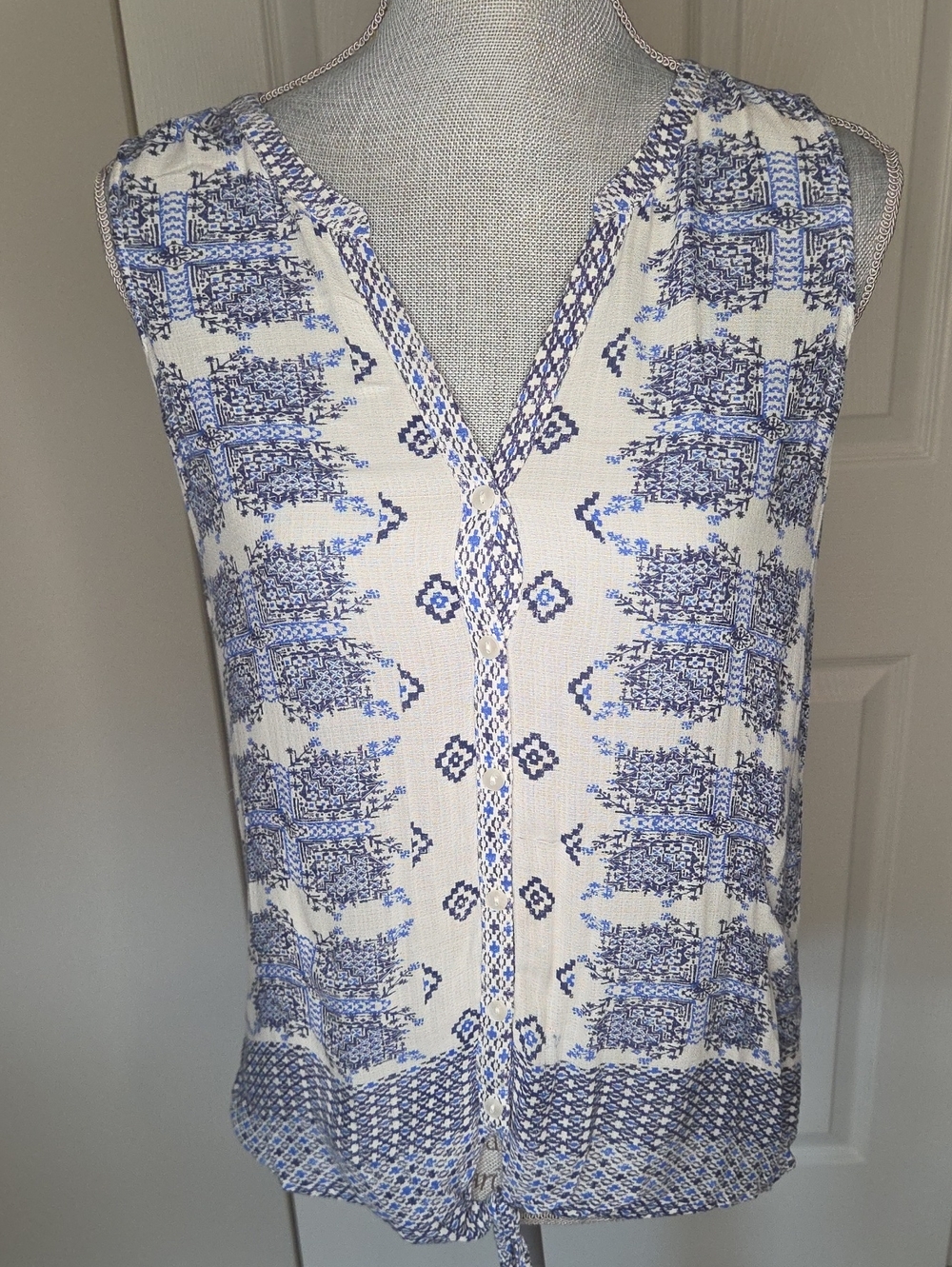 Lucky Brand Blue & White Sleeveless Lightweight Button Down Tie Top Size M